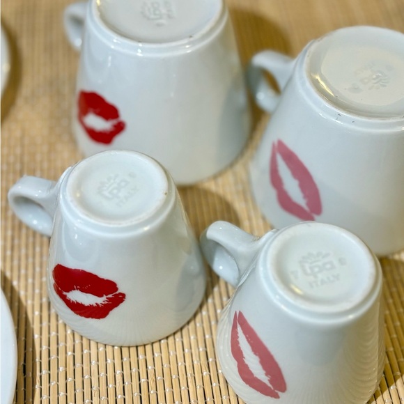 Lavazza “Kiss me” Print Collectable Espresso/Cappuccino Cup and Saucer Set of 4 - Picture 3 of 5